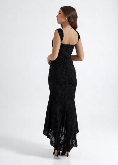 Nela the label | Romantic evening dress with lace detail