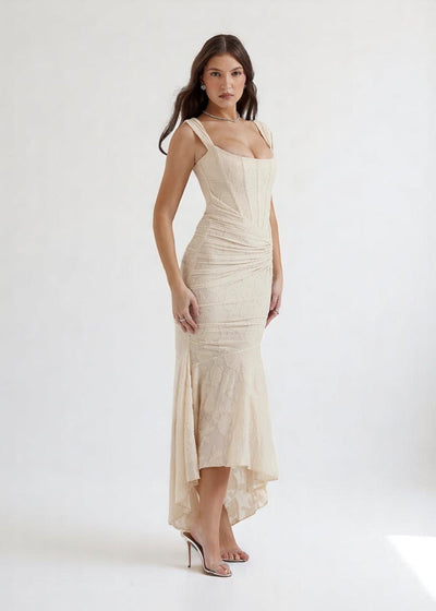 Nela the label | Romantic evening dress with lace detail