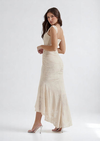 Nela the label | Romantic evening dress with lace detail