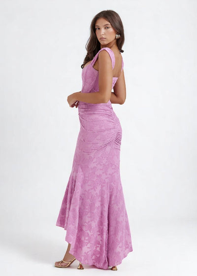Nela the label | Romantic evening dress with lace detail